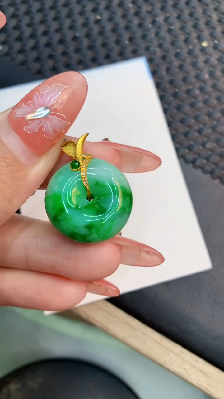 颈饰18K金镶嵌翡翠1