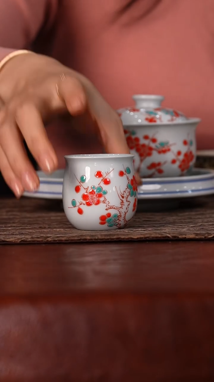 瓷瓷姑娘立勤堂红绿彩杯