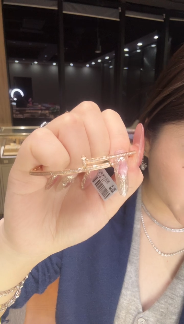 【闪购商品】钻石手镯18K金镶嵌钉子