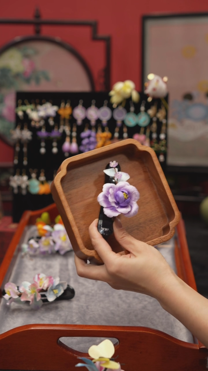 刺绣非遗绒花苏绣饰品