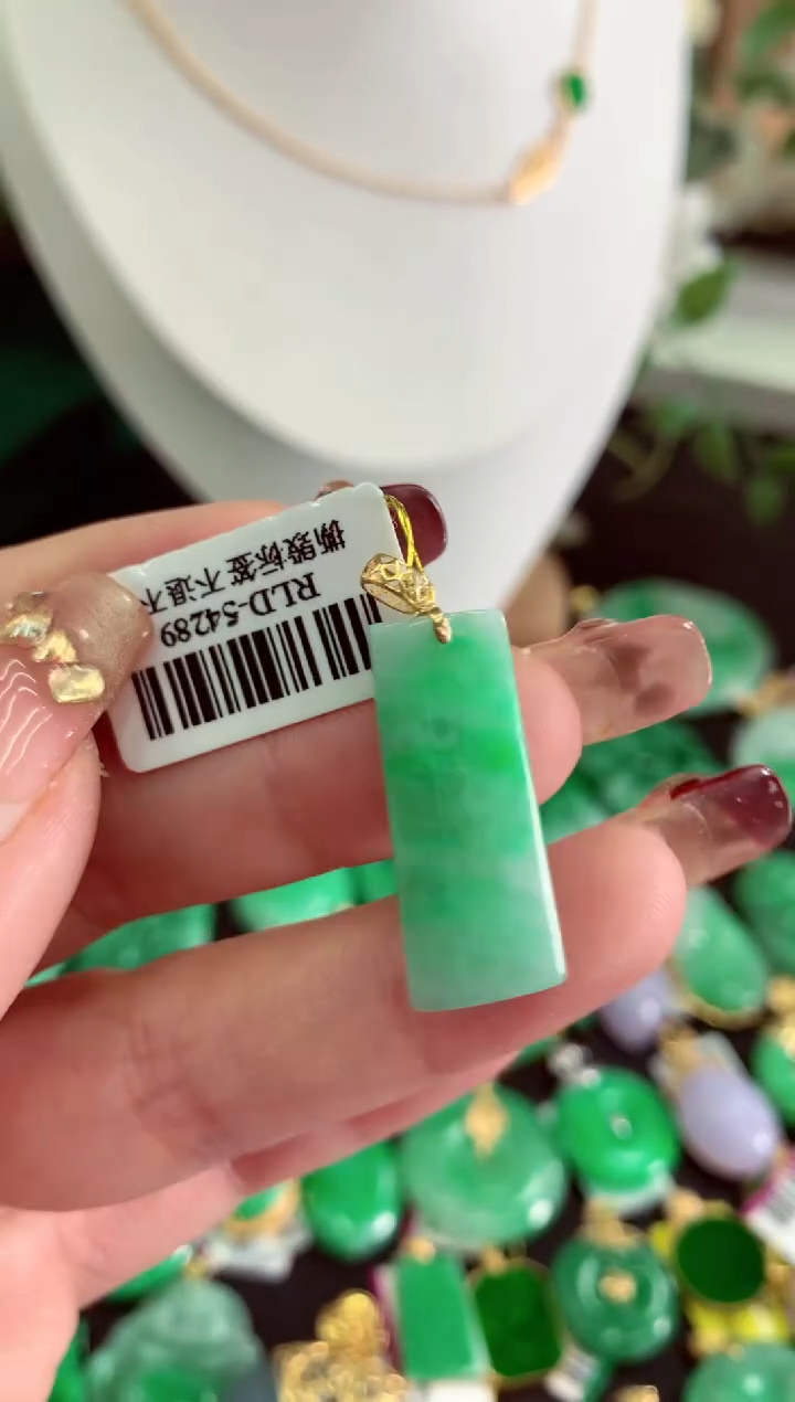 【闪购商品】翡翠吊坠(不含链)18K金镶嵌挂件
