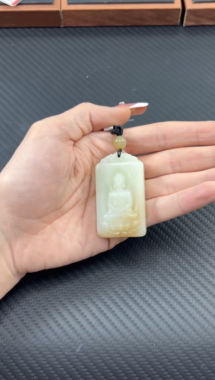 【闪购商品】和田玉吊坠(赠链)未镶嵌且末微色差迪克兰吊坠