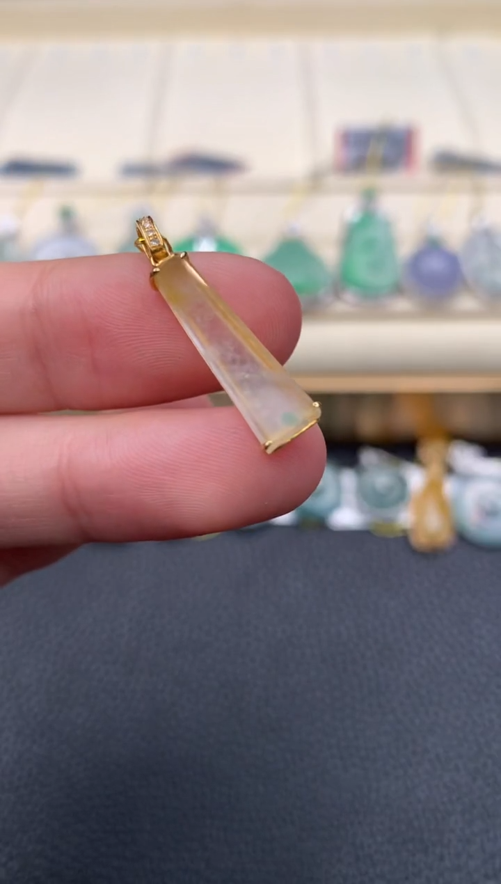 【闪购商品】翡翠颈饰18K金镶嵌Q58     