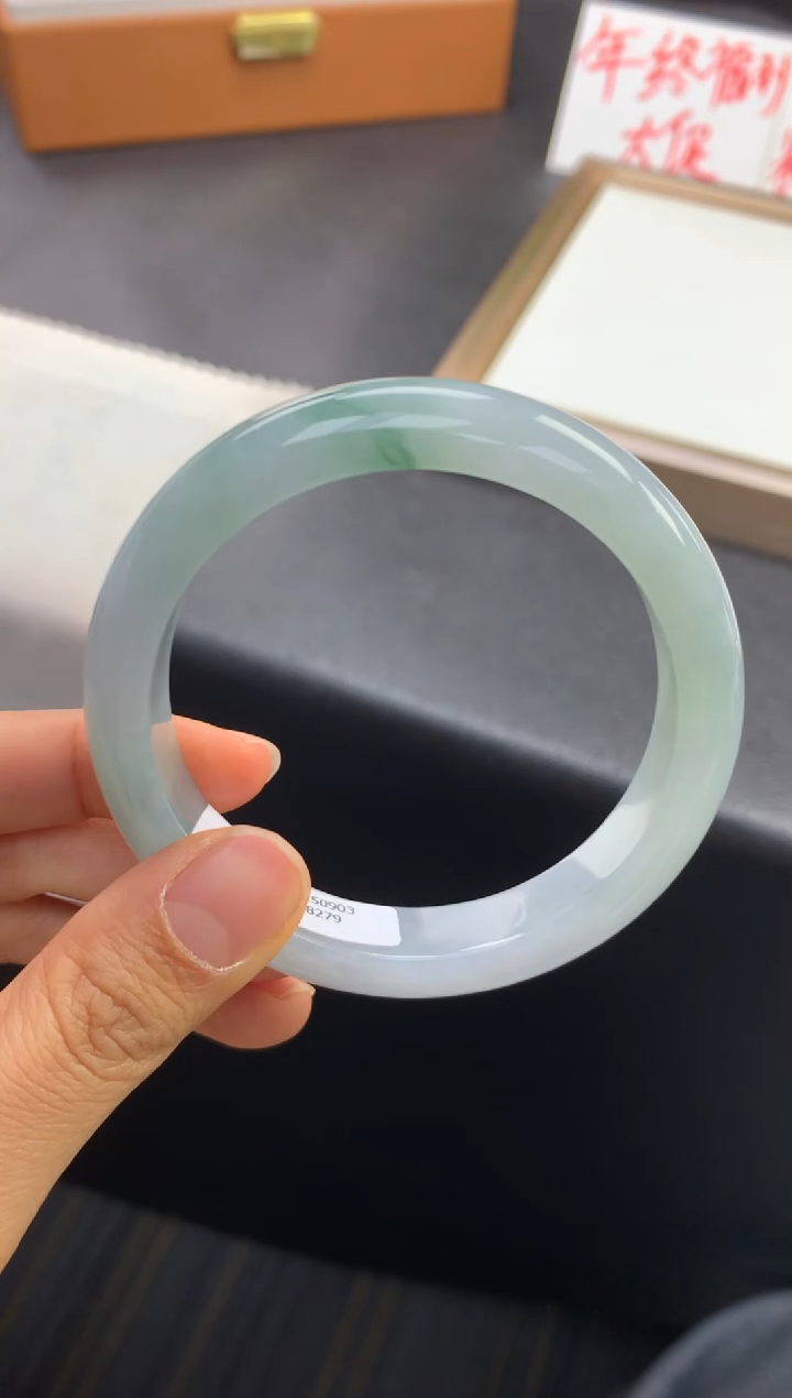 未镶嵌手镯翡翠退货需手镯吊牌标签完好