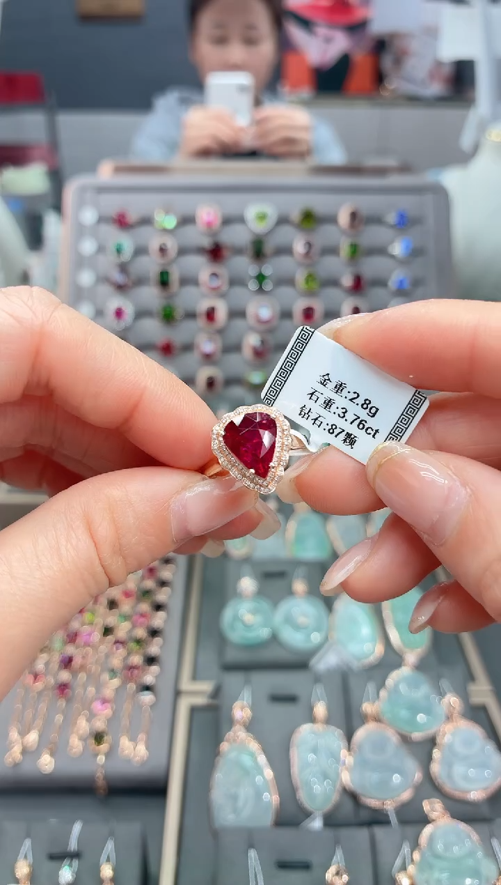 18K金镶嵌戒指碧玺3.76    