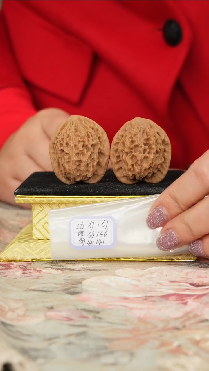 【闪购商品】文玩核桃把件龙纹官帽