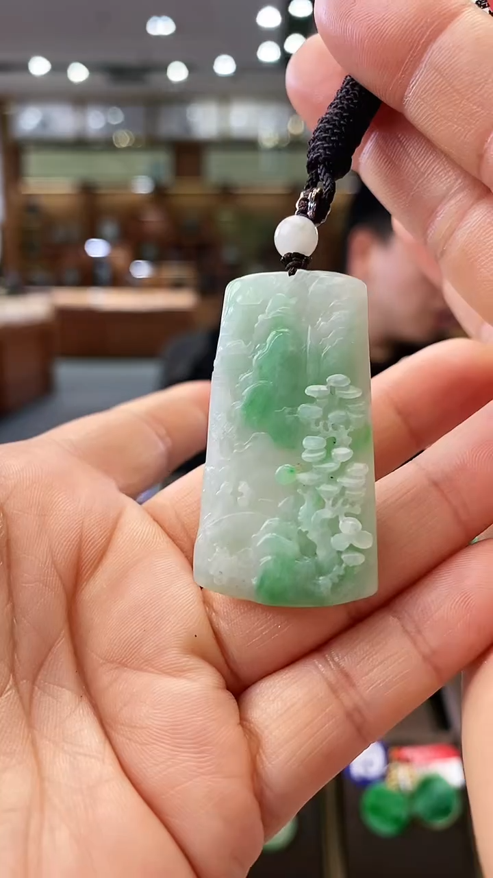 【闪购商品】翡翠颈饰未镶嵌山水牌