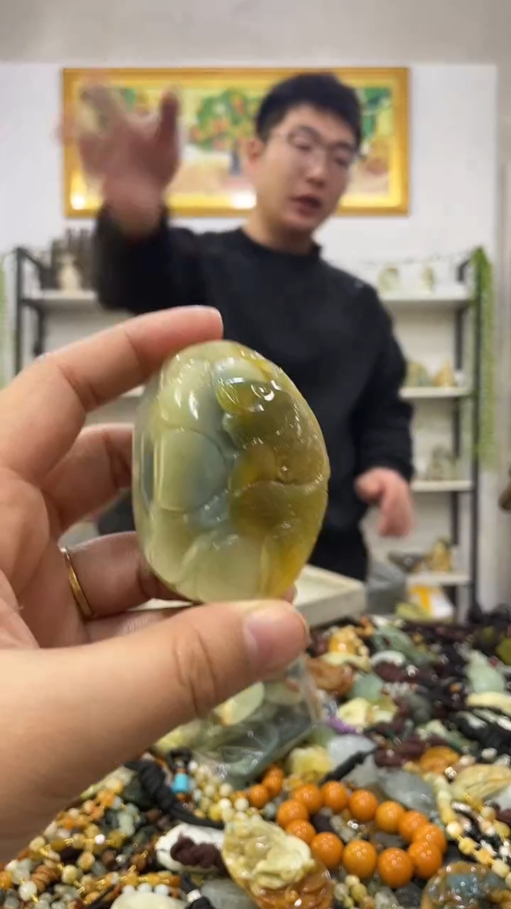 未镶嵌蛇纹石玉吊坠  