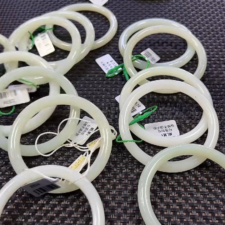 和田玉手镯一支(多样性发1件)  