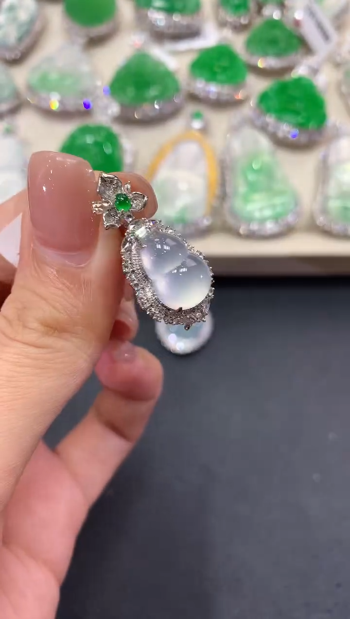 【闪购商品】翡翠吊坠(不含链)18K金镶嵌q73      