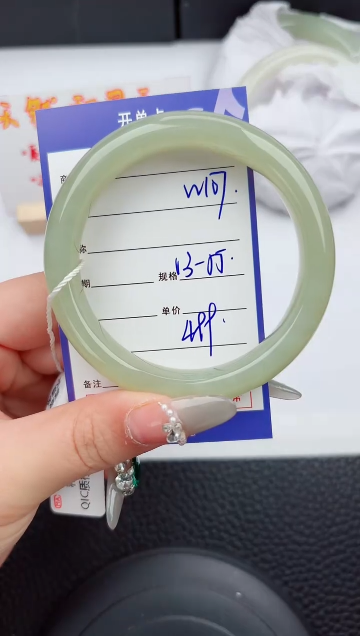 【闪购商品】和田玉手镯未镶嵌107微色差T1