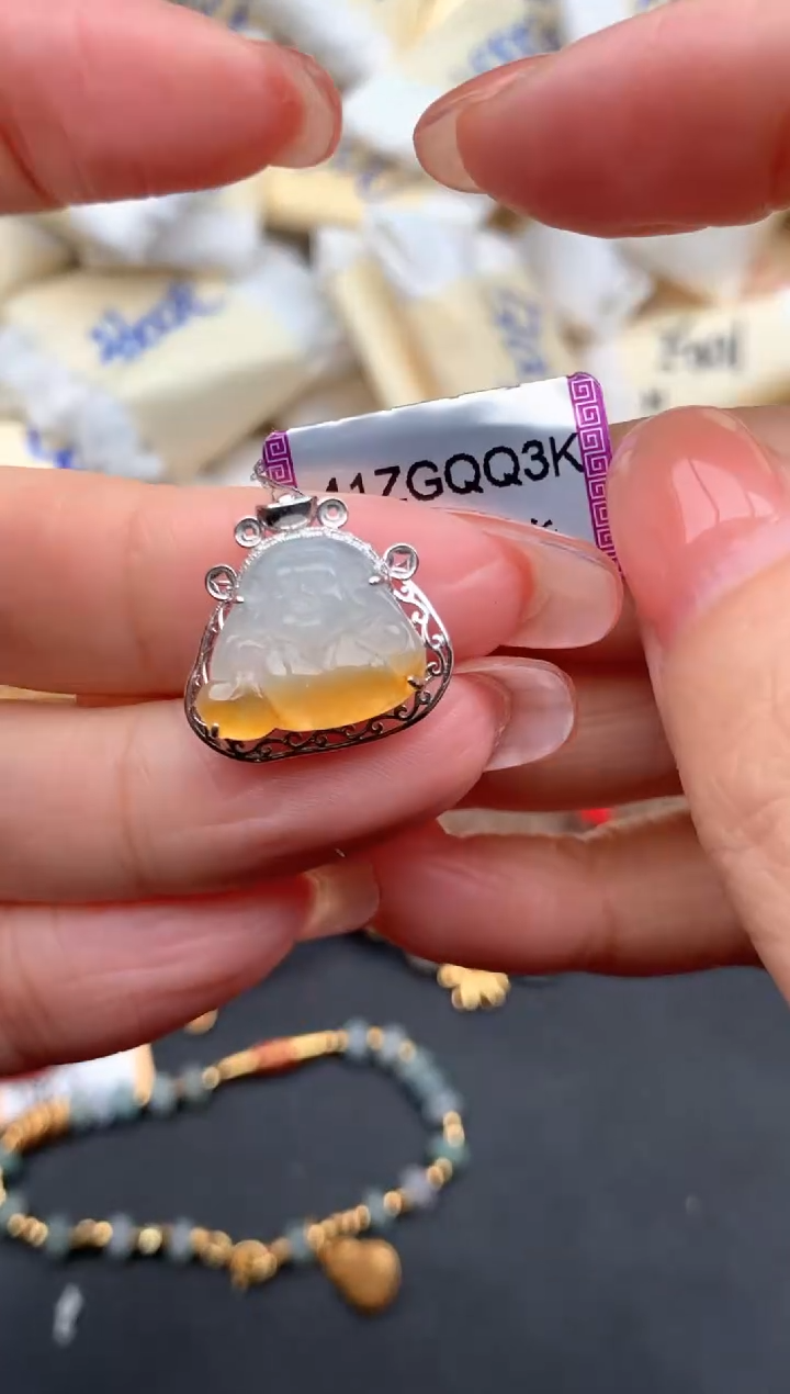 18K金镶嵌挂件翡翠—