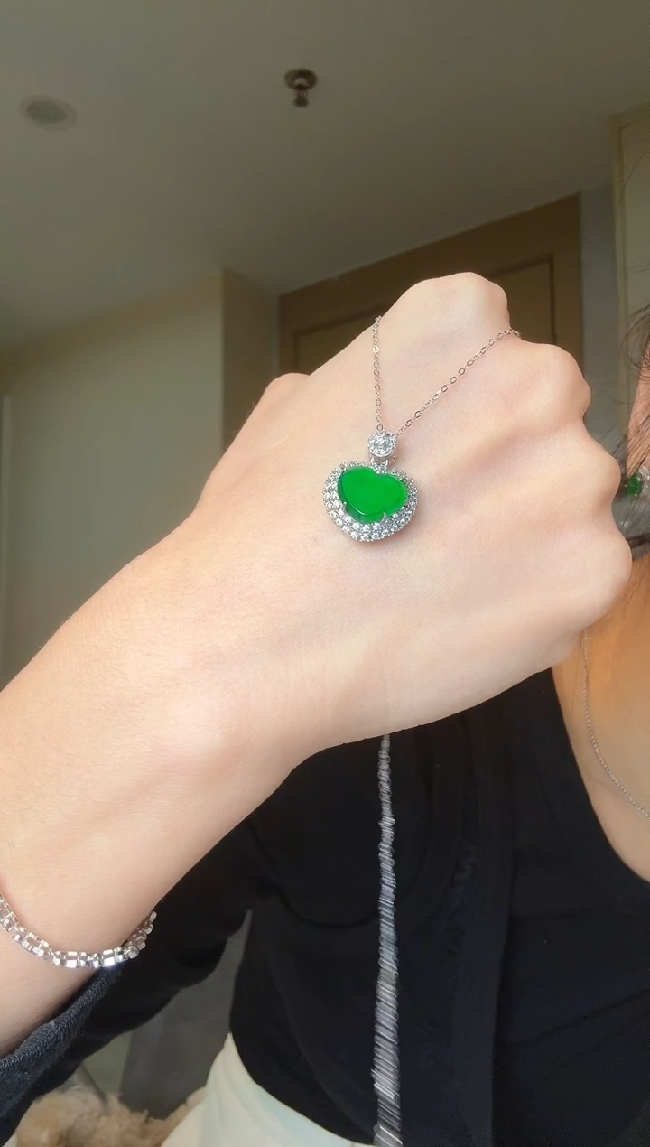 【闪购商品】翡翠吊坠(不含链)银S925镶嵌天然翡翠吊坠