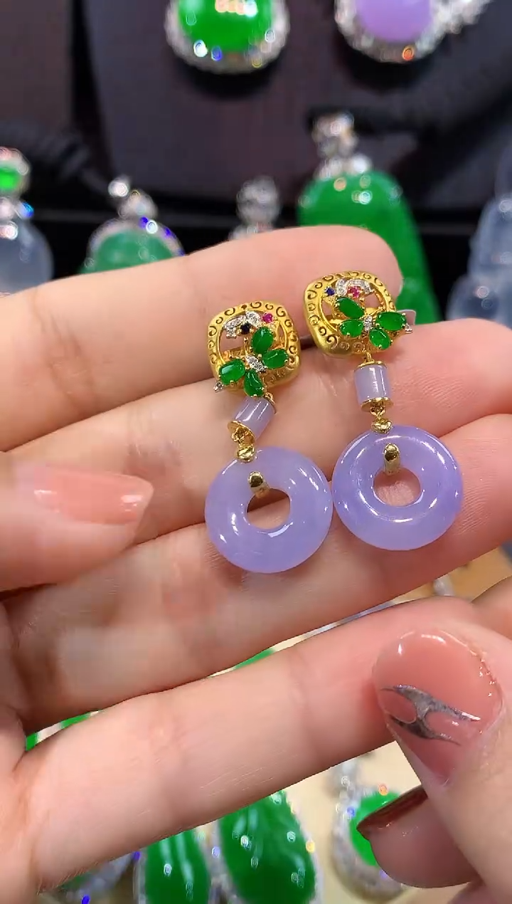 18K金镶嵌翡翠耳饰耳钉