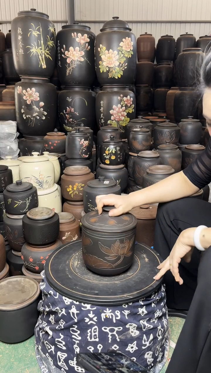 【闪购商品】壶瑕疵茶叶罐 小五饼荷花 902