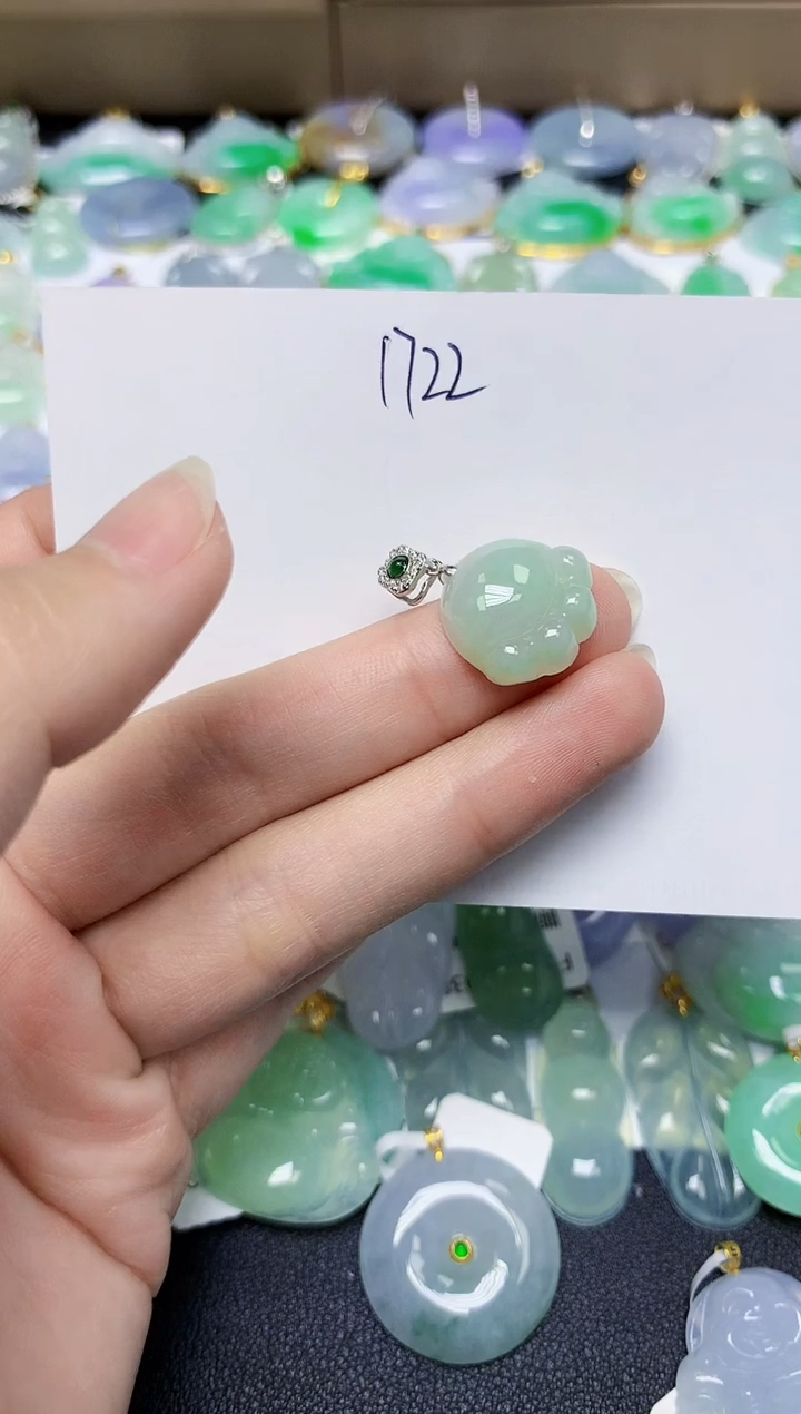 翡翠18K金镶嵌颈饰 天然缅甸翡翠A货