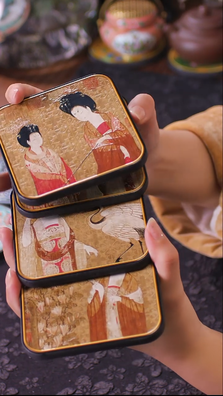 壹藏贰宝簪花仕女图案杯垫一套