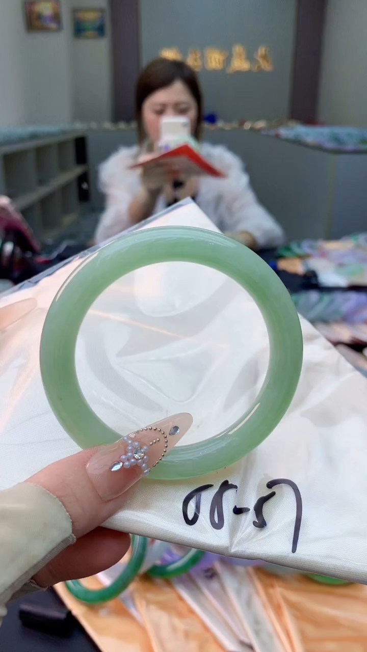 未镶嵌手镯翡翠0550998551