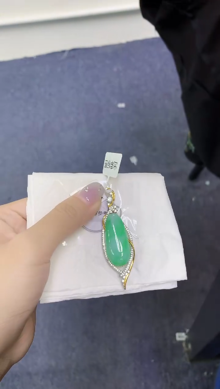 颈饰未镶嵌翡翠天然缅甸翡翠A货百元以上9元证书费自理