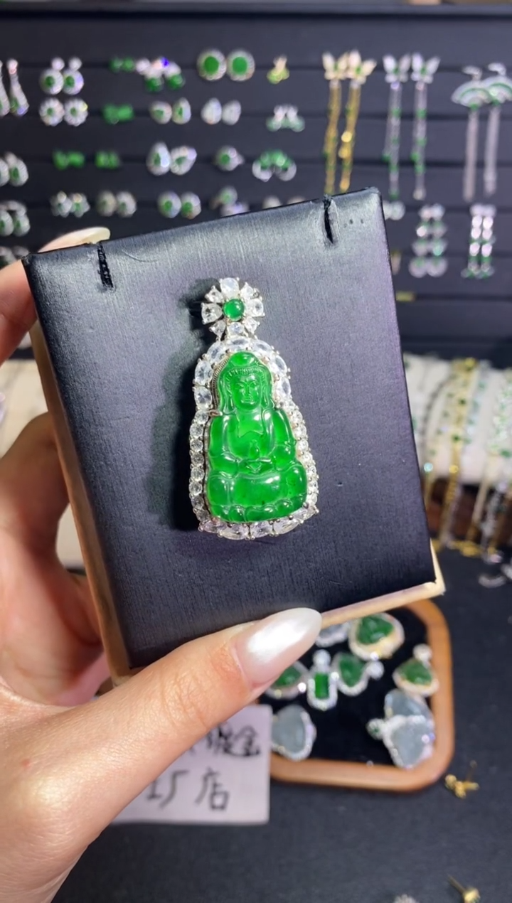 颈饰银S925镶嵌翡翠观音吊坠