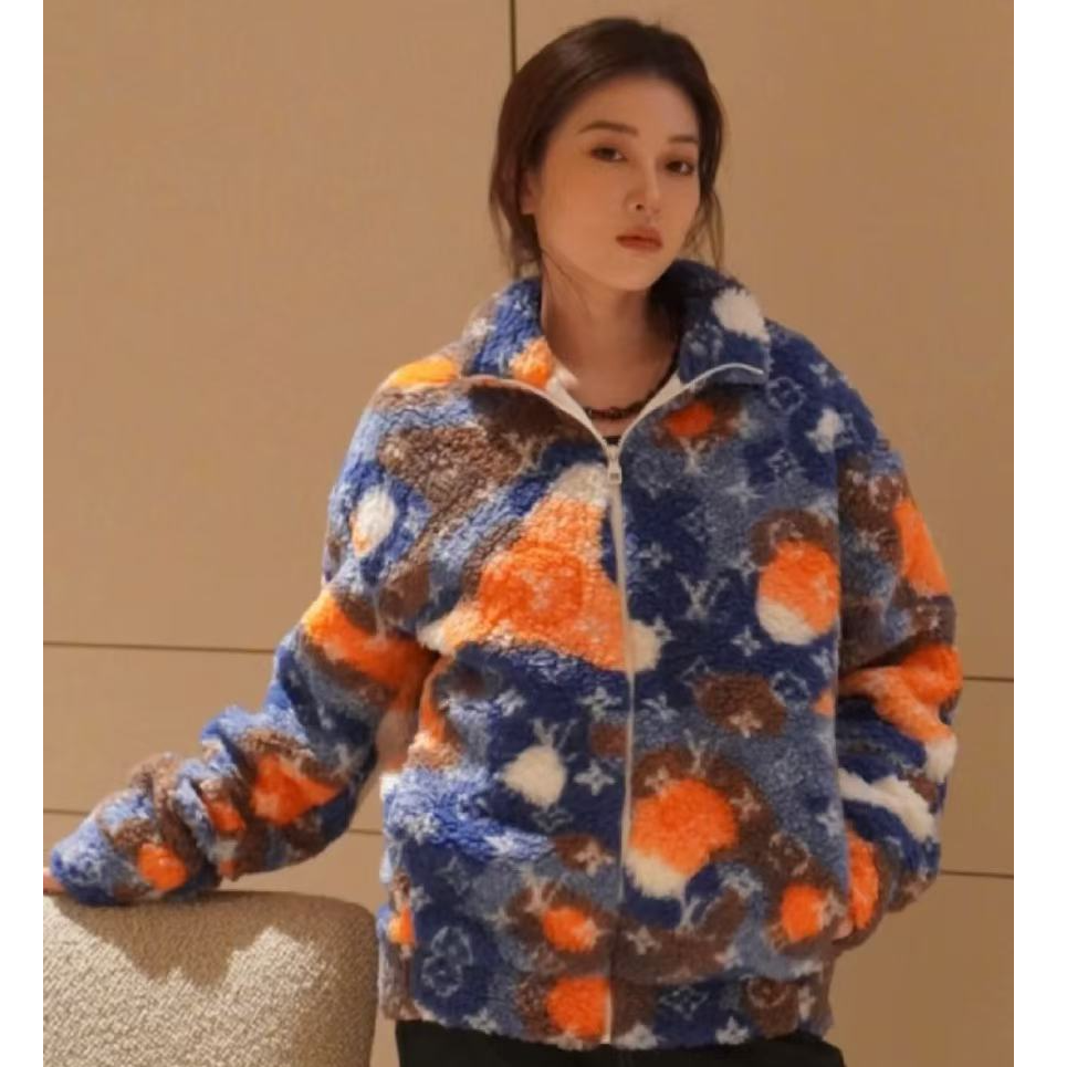 全新未使用 LOUIS VUITTON PARIS 拉链满印摇粒绒外套 多色/XL