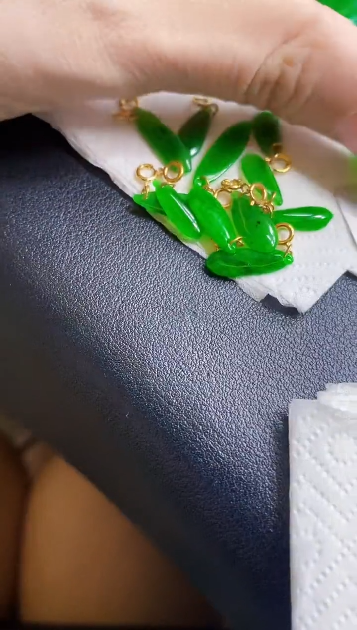 翡翠18K金镶嵌颈饰多样性发货发1