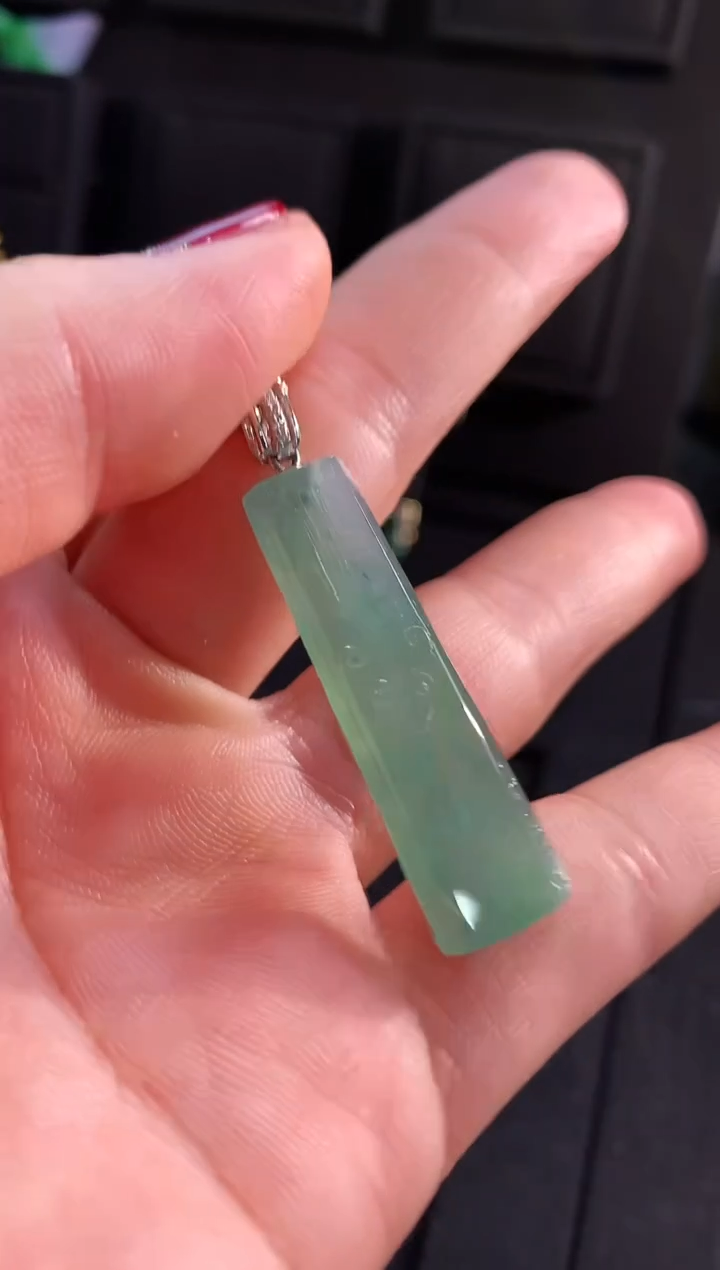 【闪购商品】翡翠吊坠(不含链)18K金镶嵌吊坠