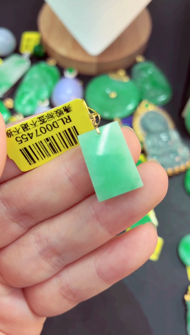 吊坠(不含链)18K金镶嵌翡翠挂件