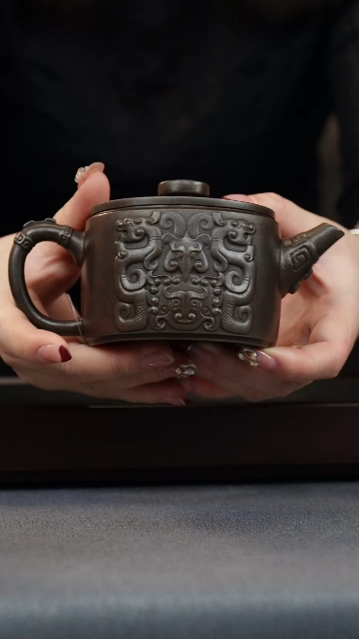 【闪购商品】紫砂茶壶龙背青 汉瓦 堆青铜纹