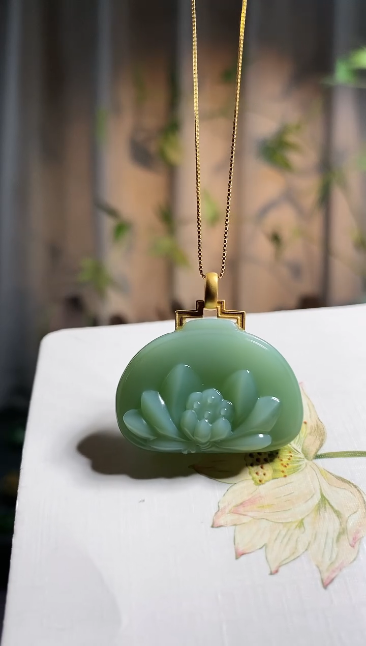 【闪购商品】和田玉颈饰18K金镶嵌，碧玉瓷粉级，荷花（荷荷美美）