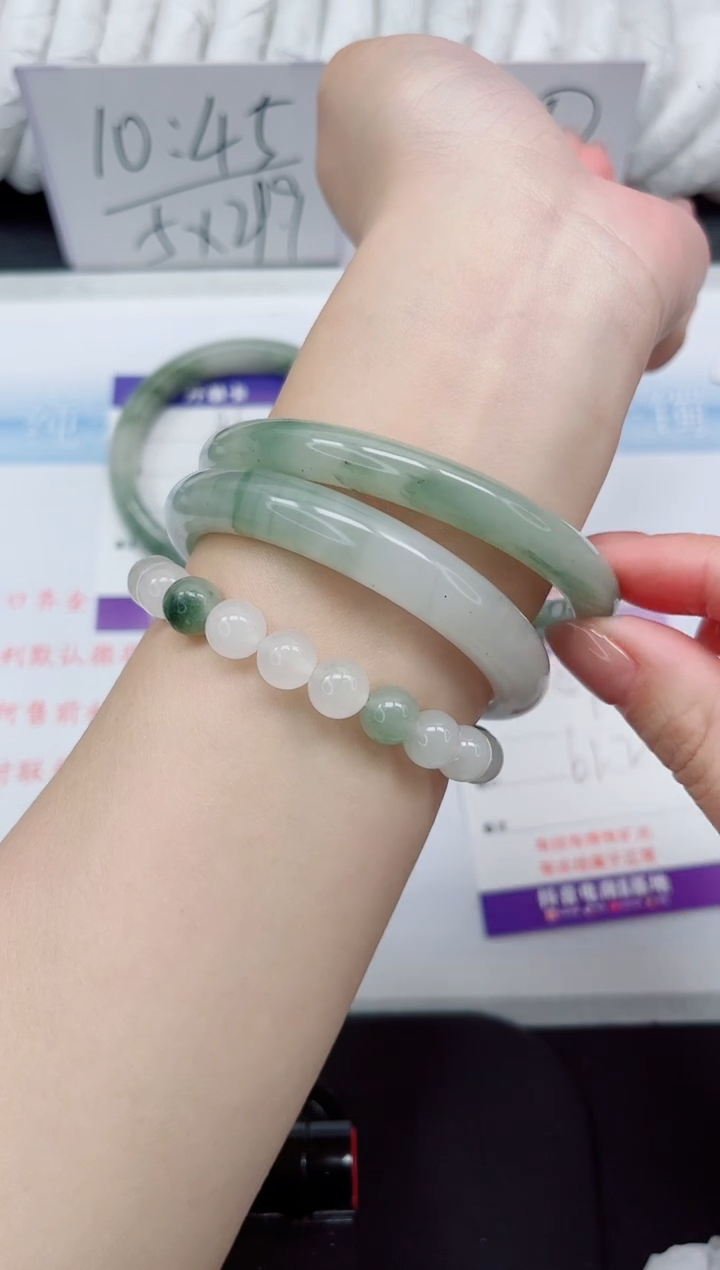 【闪购商品】石英质玉手镯未镶嵌87#61.2