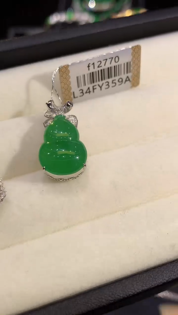 吊坠(不含链)18K金镶嵌翡翠多样性发其一