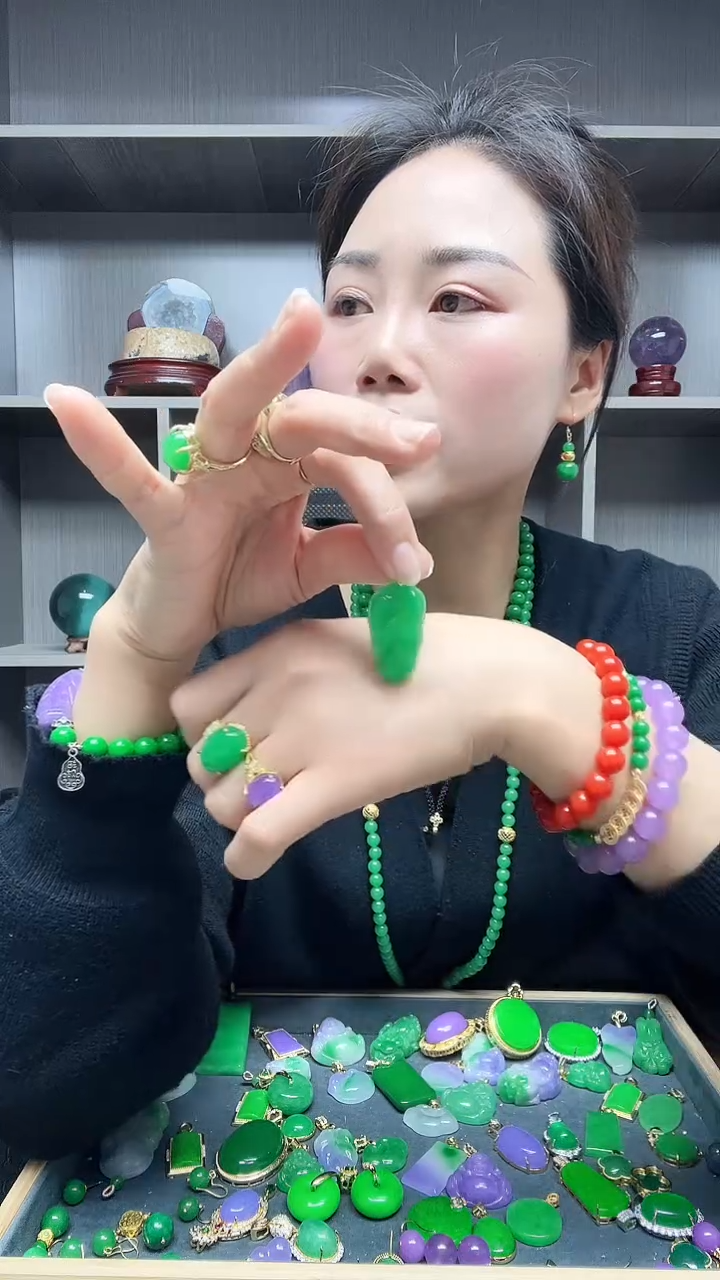 【闪购商品】翡翠吊坠(赠链)14K金镶嵌吊坠