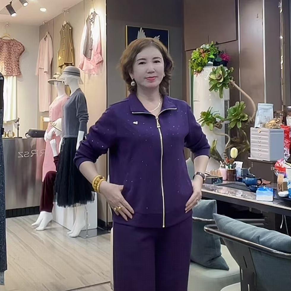 茹茹时装秋款拉链四色闪钻长袖套装