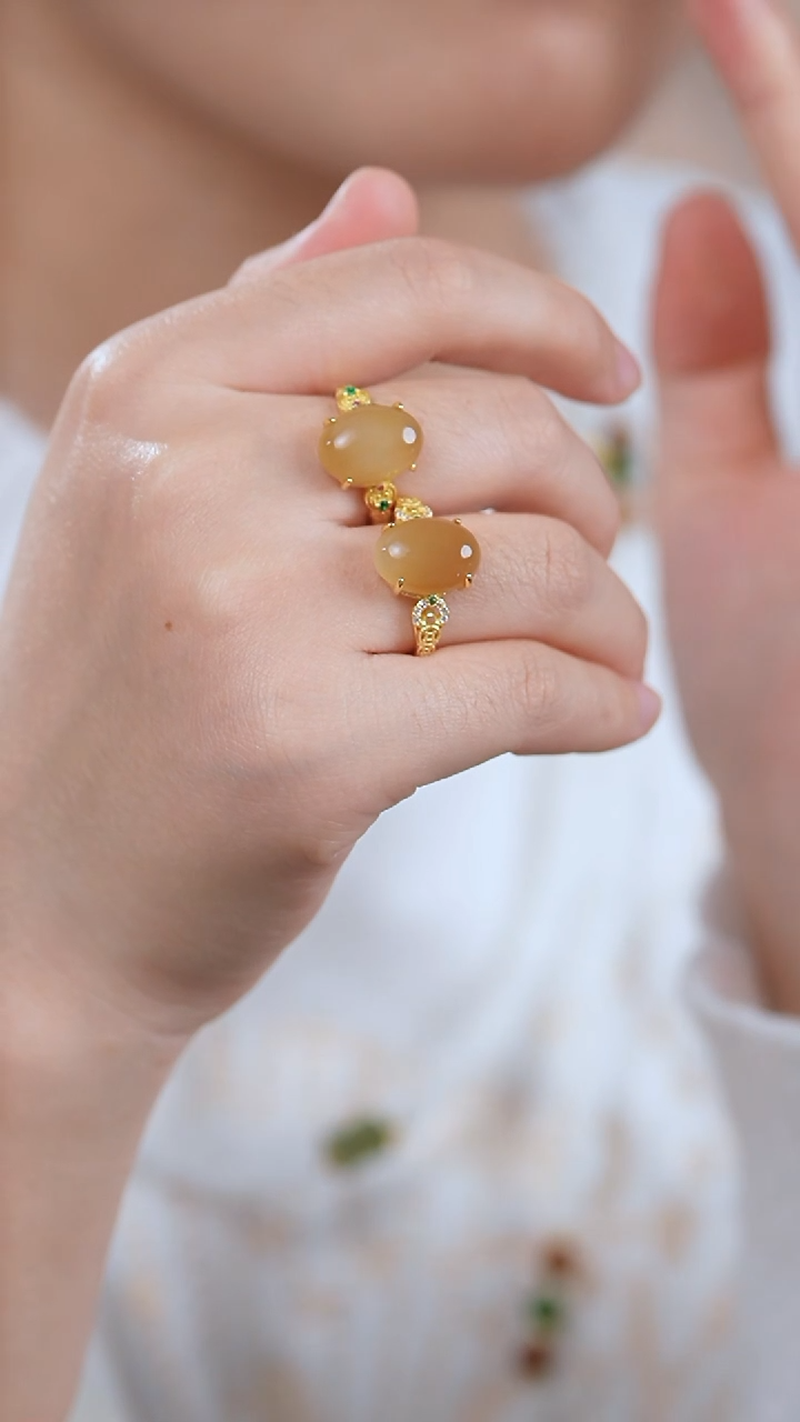 未镶嵌戒指和田玉和田玉高品糖料戒指多样性发一