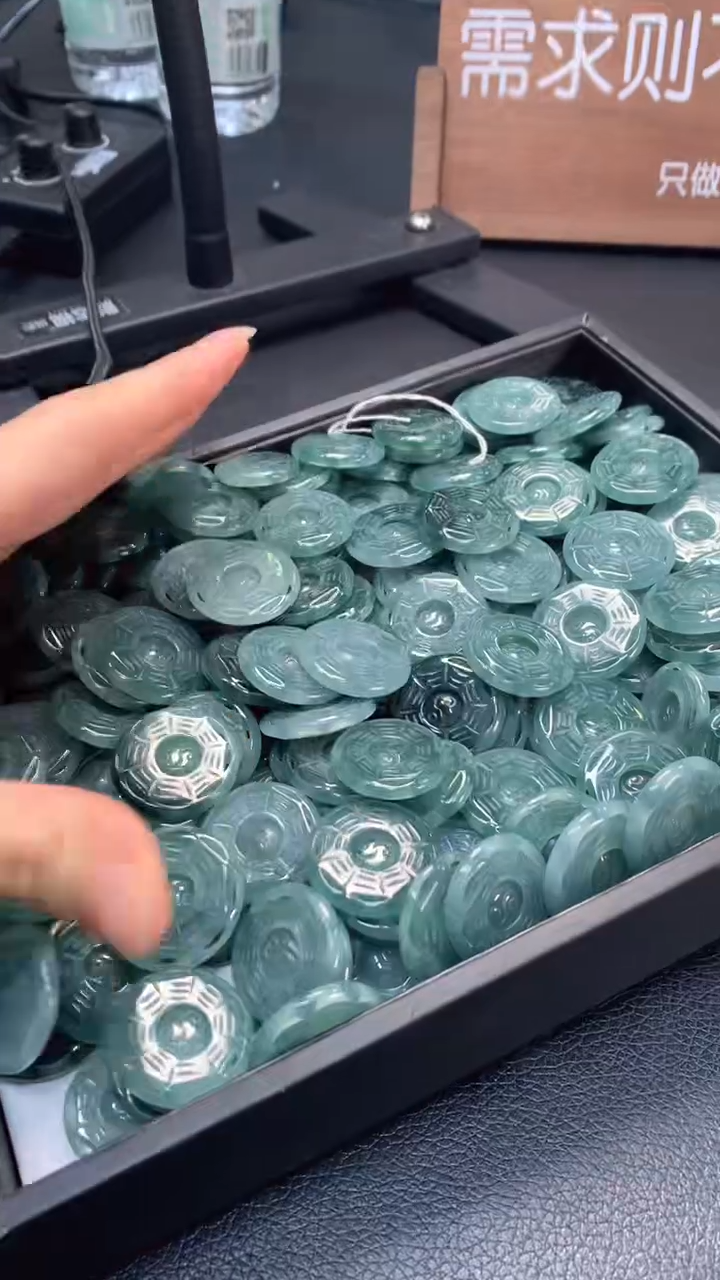 吊坠(不含链)未镶嵌翡翠危料八卦多样性发一件