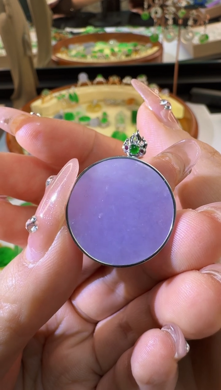 【闪购商品】翡翠颈饰18K金镶嵌缅甸A货翡翠吊坠