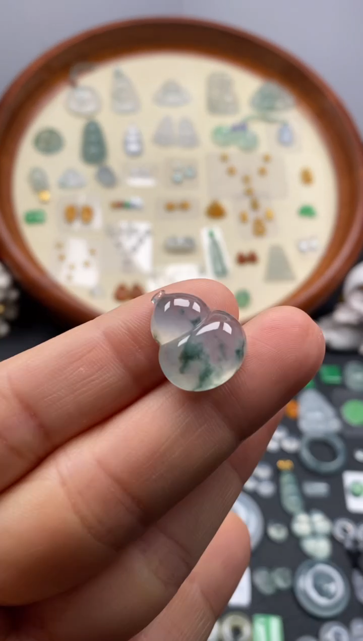 颈饰未镶嵌翡翠冰飘花葫芦/芬