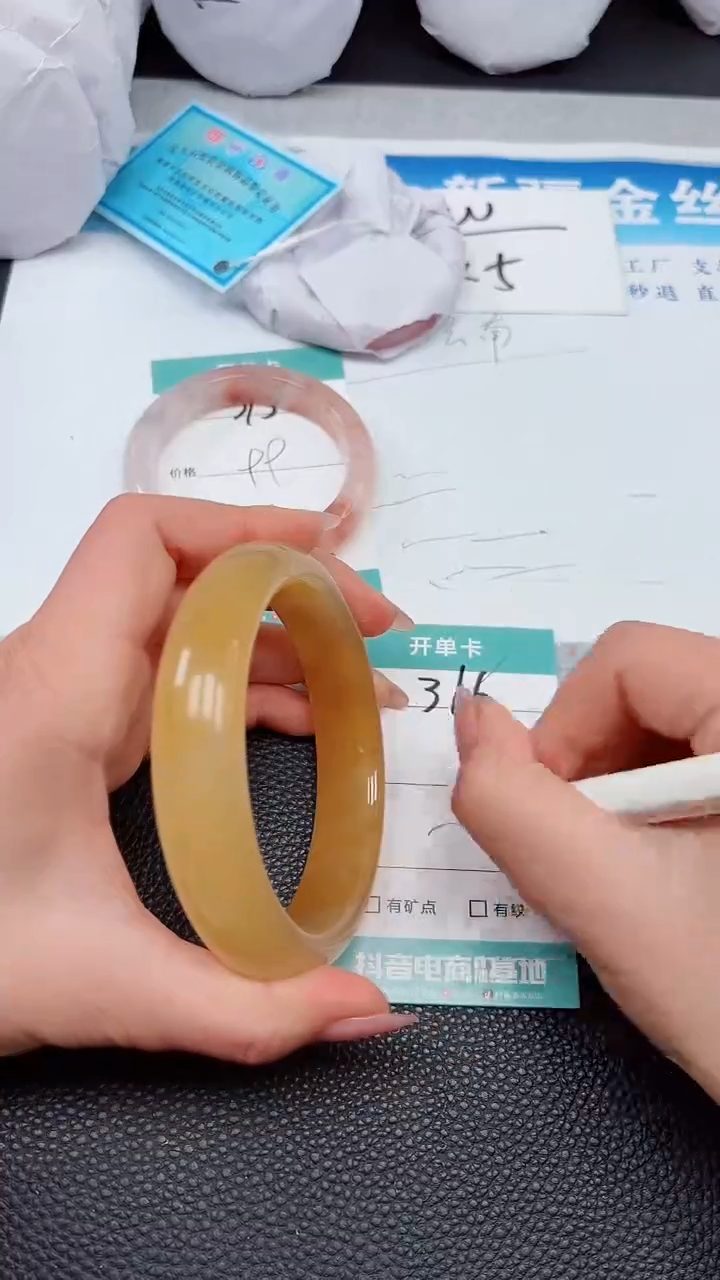 【闪购商品】石英质玉手镯未镶嵌316