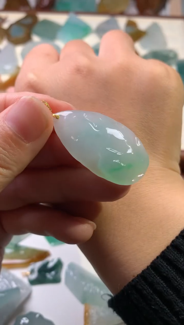 【闪购商品】翡翠颈饰18K金镶嵌吊坠