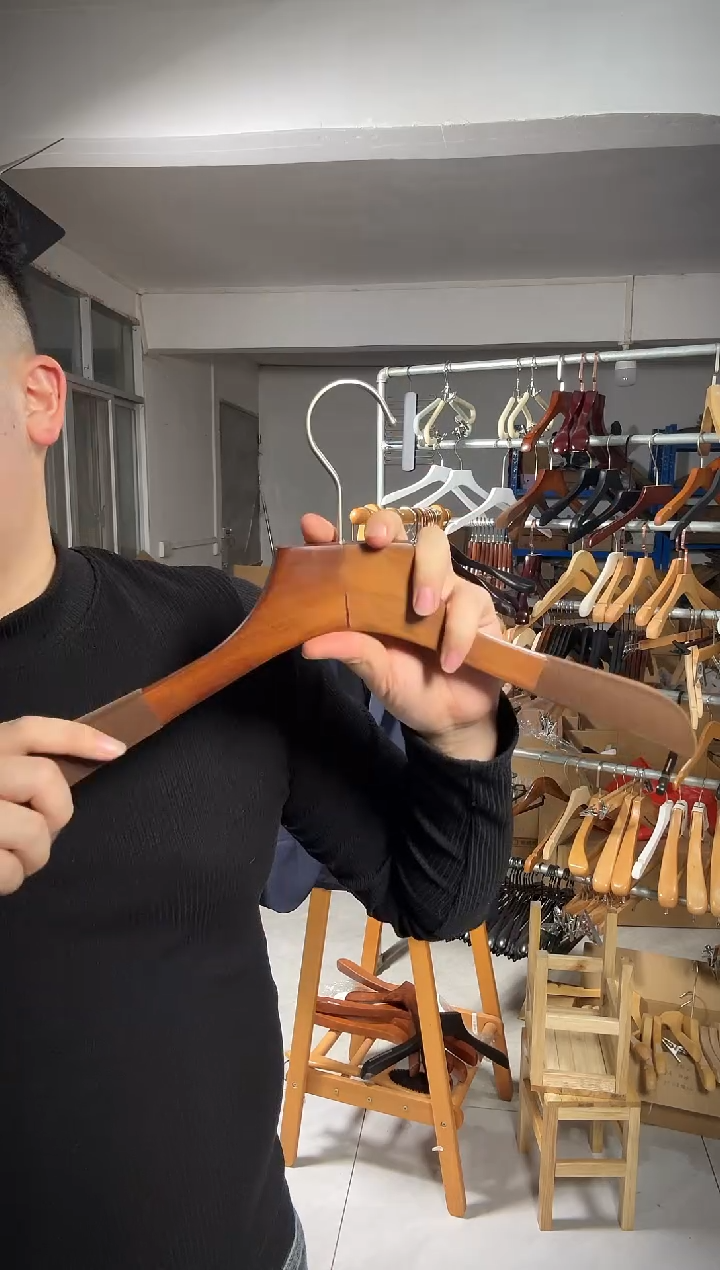 40cm一级荷木3.0宽肩植绒衣架5支装【不退换】