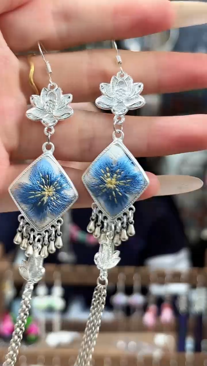 织绣s****9民族风非遗老绣饰品428