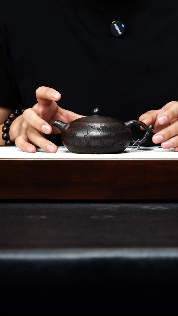 茶壶紫砂宜兴紫砂 玄铁紫泥 马千里