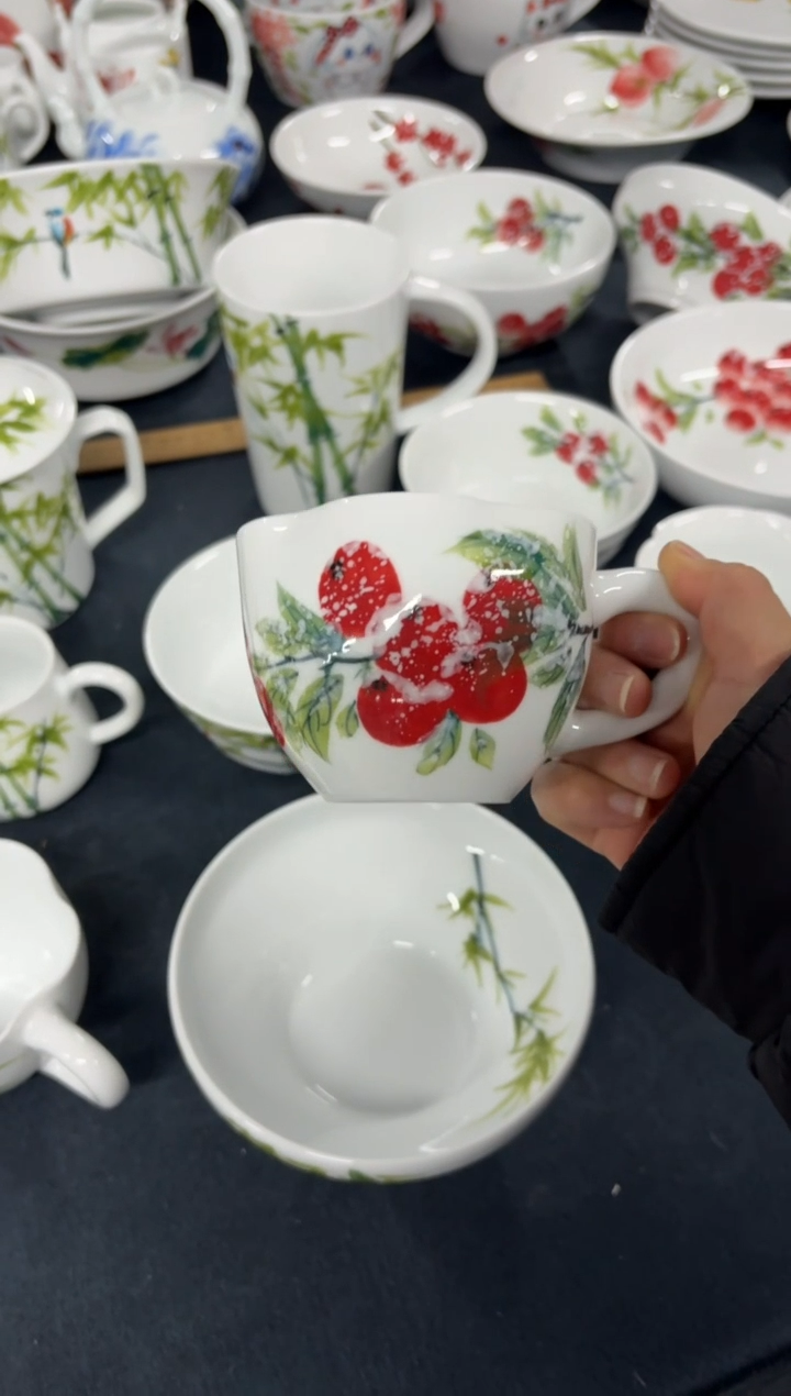 景德镇高温陶瓷食品级手绘釉中彩-花口咖啡杯