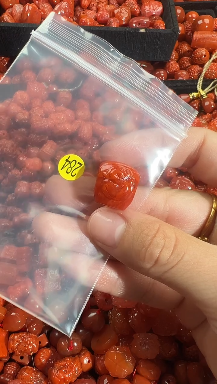 颈饰未镶嵌南红玛瑙1