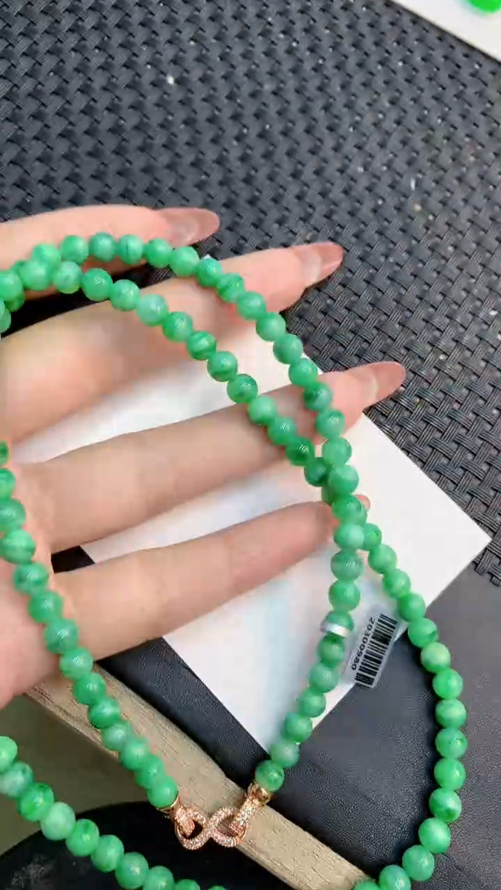 颈饰未镶嵌翡翠1