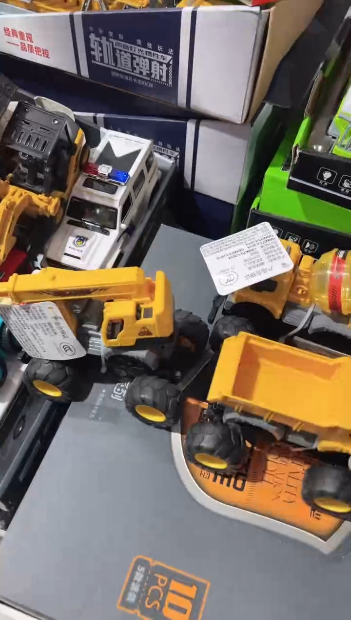 塑料惯性工程车9款