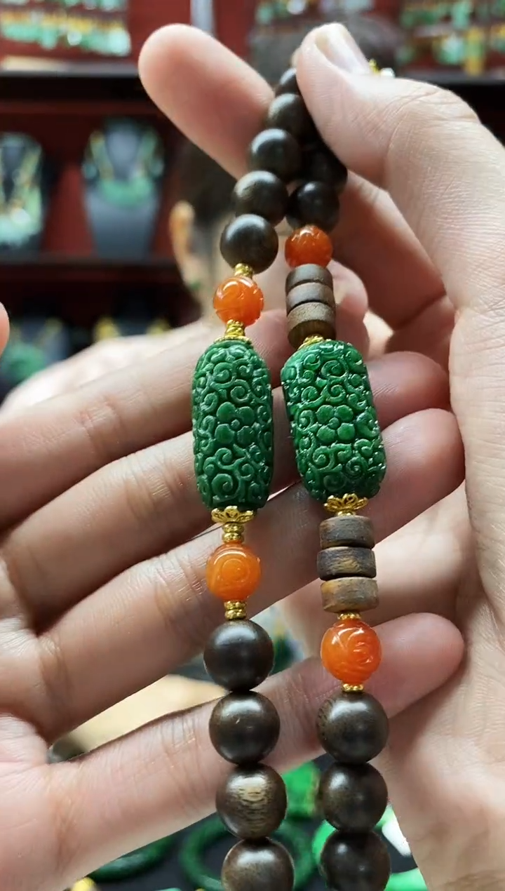 颈饰未镶嵌翡翠手串多样性发其一