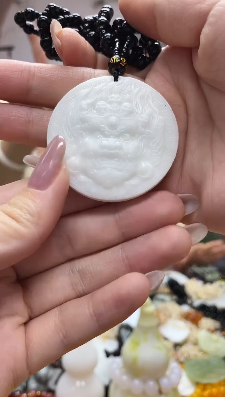 未镶嵌岫玉吊坠`