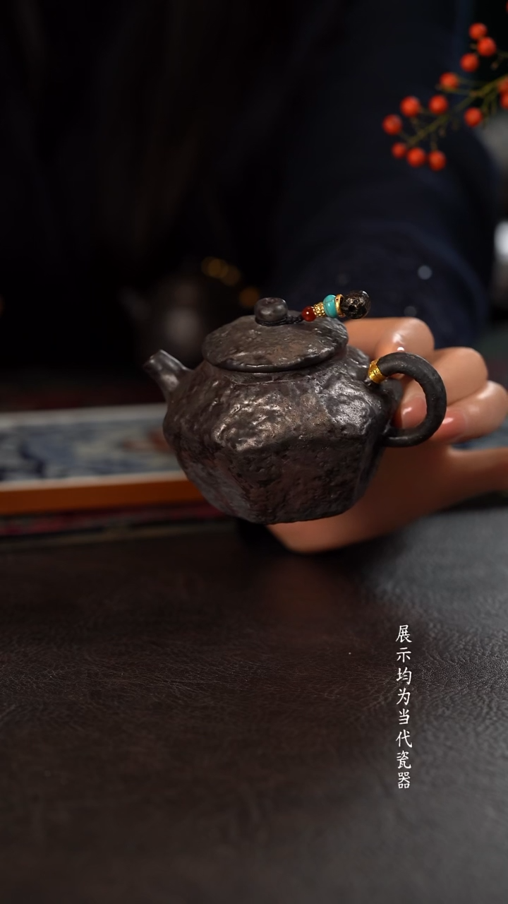 180c伟壶柴烧小泡壶 凝雨黑珠